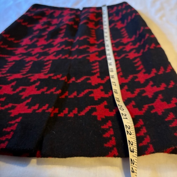 Talbots Skirt Womens Sz 4 Pencil Red Black Houndstooth Wool Blend Double Serge - Picture 6 of 7